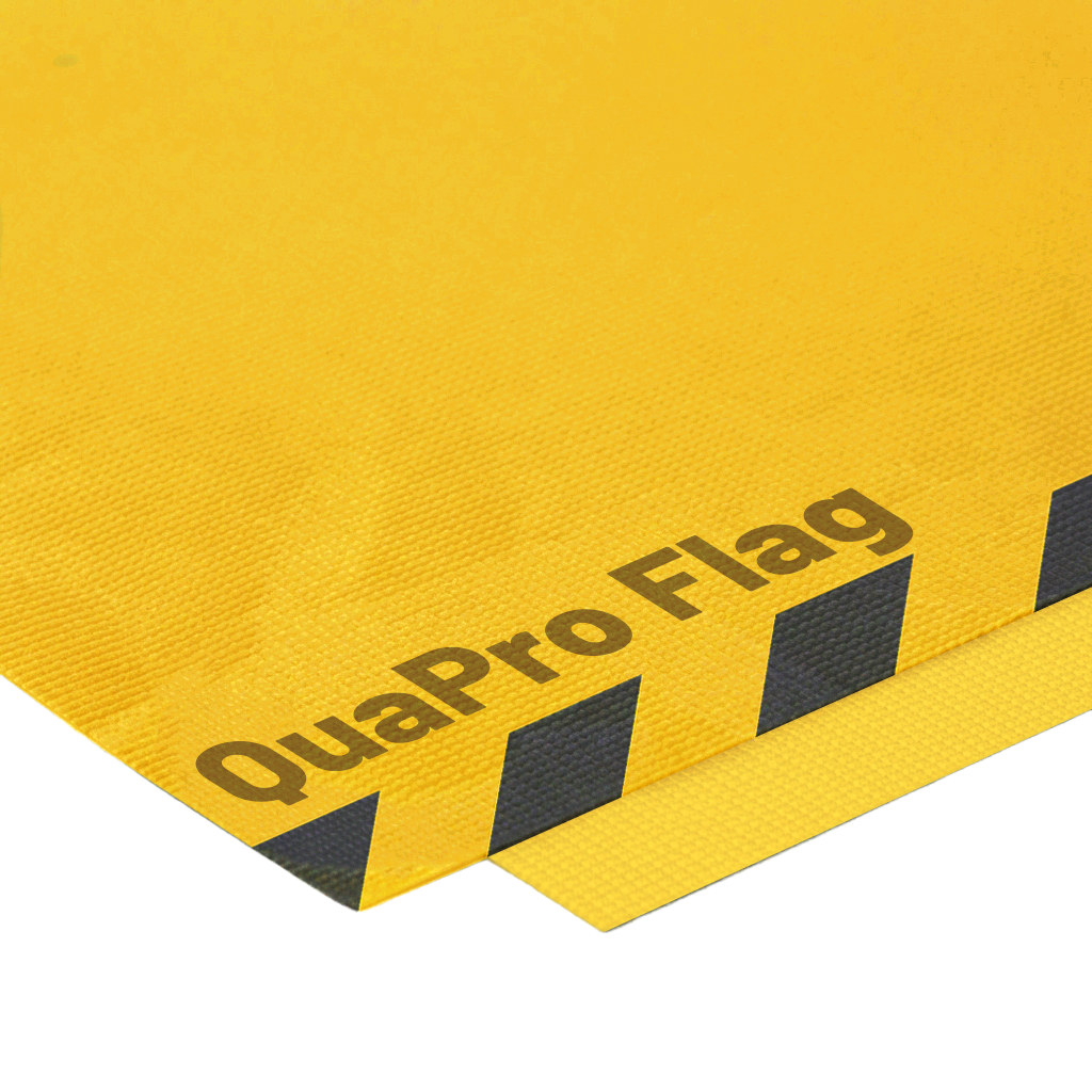 Bedrucktes QuaPro Flag von Bauzaun-Druck.de in Nahaufnahme
